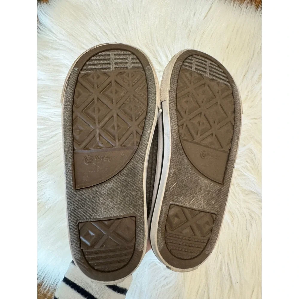 Gray converse size 10 GUC‎
